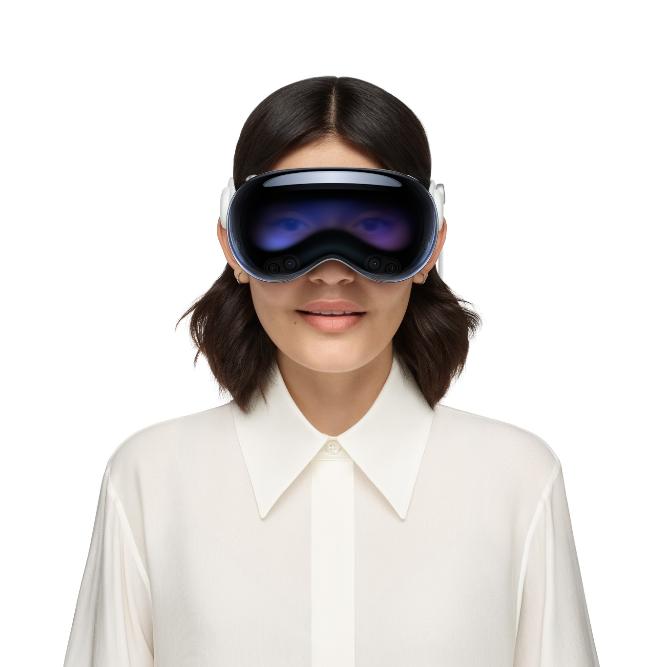 一个人戴着 Apple Vision Pro,透过外显屏幕能看到这个人的眼睛。