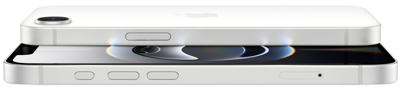 白色 iPhone 16e，两部设备交错叠放在一起，以侧面视图展示摄像头、超视网膜显示屏、操作按钮和侧边按钮。