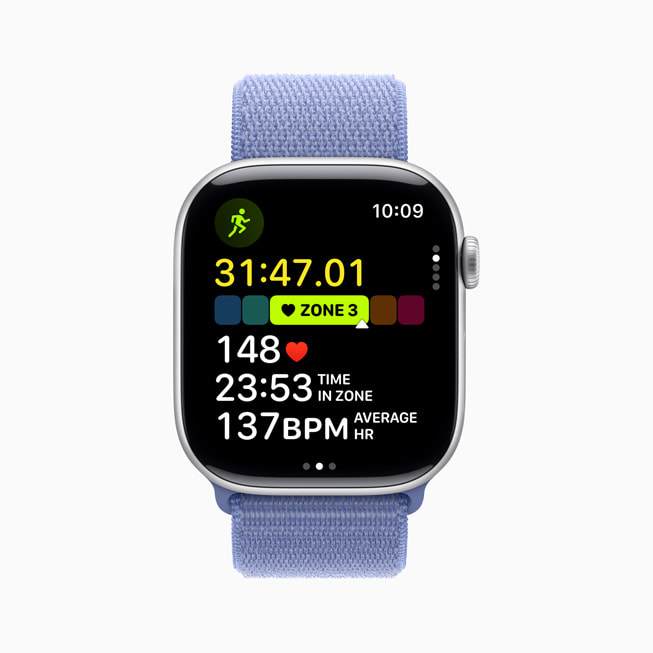 Apple Watch 上显示着体能训练 app。