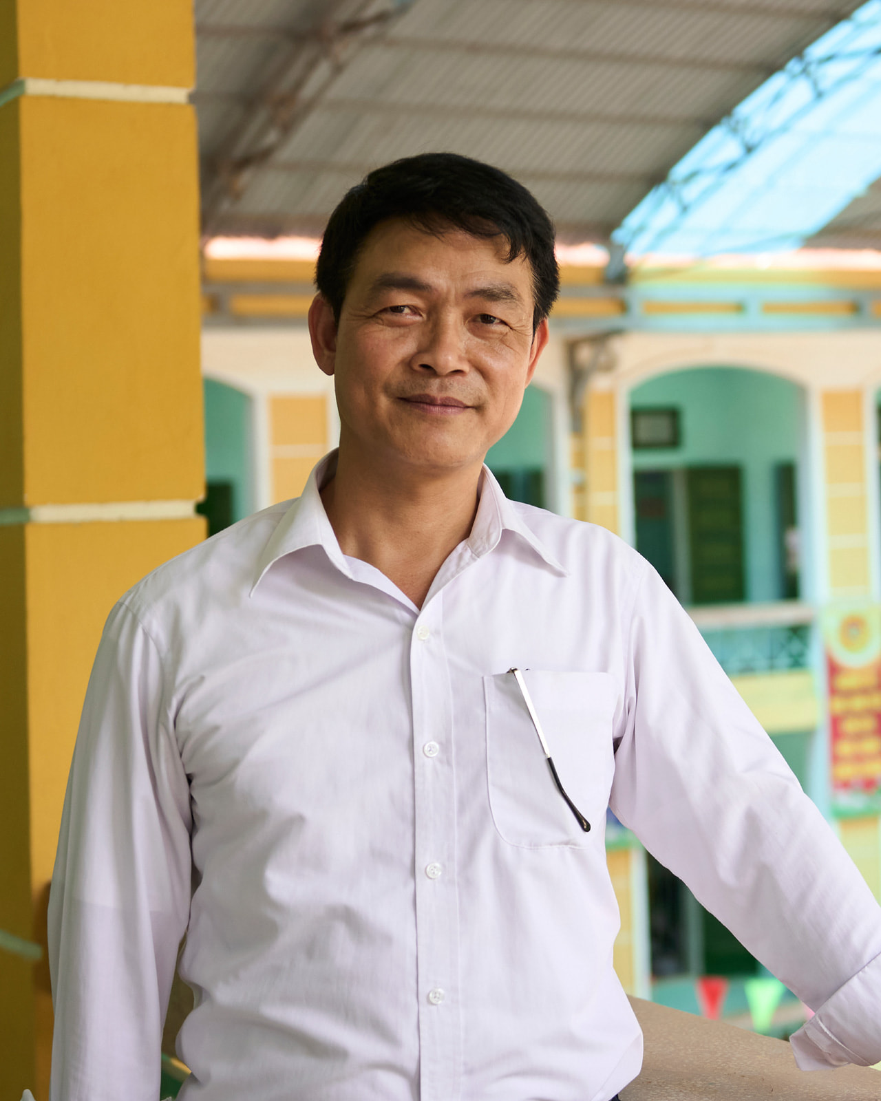 Hiền Lương 学校校长 Phạm Thiên Nam。