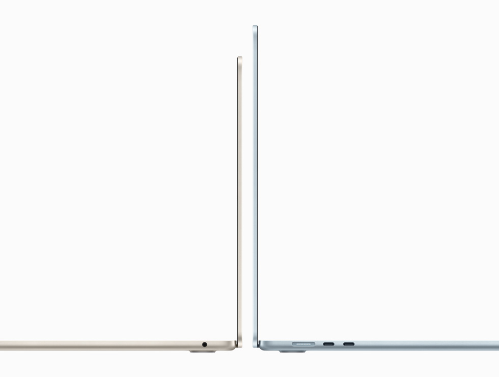 呈打开状态的 13 英寸和 15 英寸 MacBook Air 背靠背放置,展示尺寸区别
