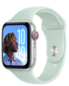 Apple Watch SE 的表款，银色铝金属表壳搭配碧蓝色 (浅蓝色/绿色系) 运动型表带。